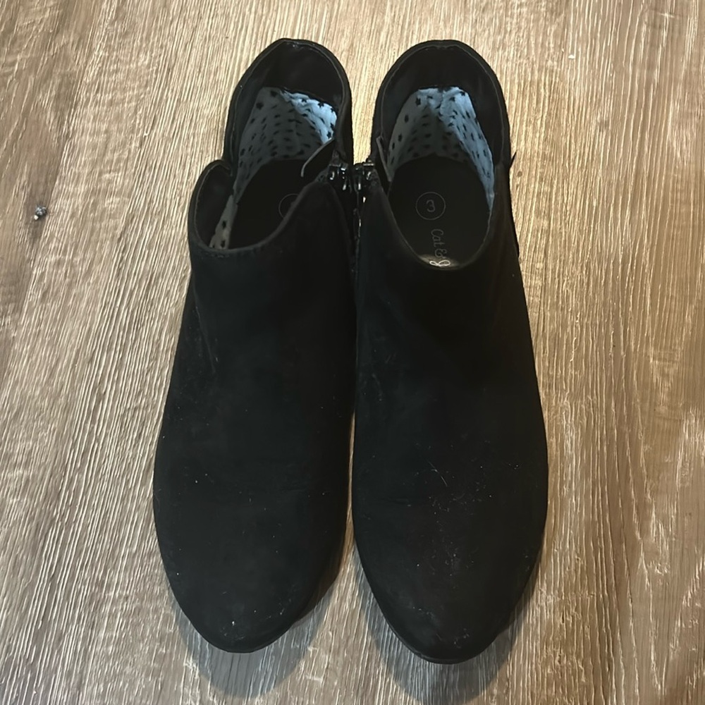 Girls Boot Size 3 Color Black.